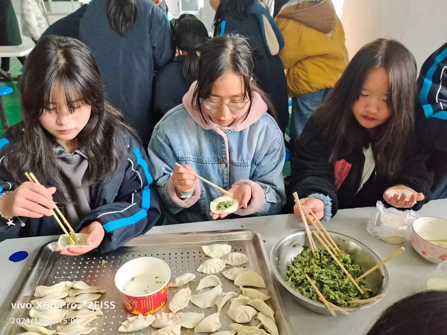 情暖校園，你是主“餃”！我校舉行周末實踐活動——包餃子